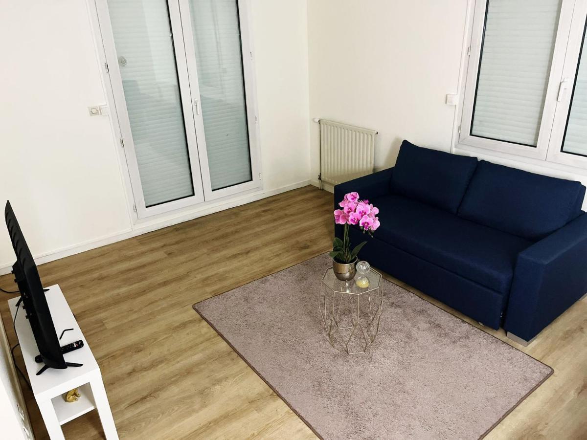 Logement Entier Chambre+Salon + Jardin & Terrasse Лез Улис Екстериор снимка