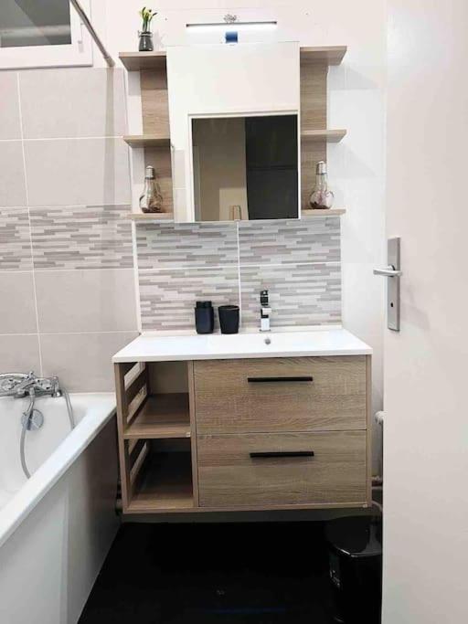 Logement Entier Chambre+Salon + Jardin & Terrasse Лез Улис Екстериор снимка