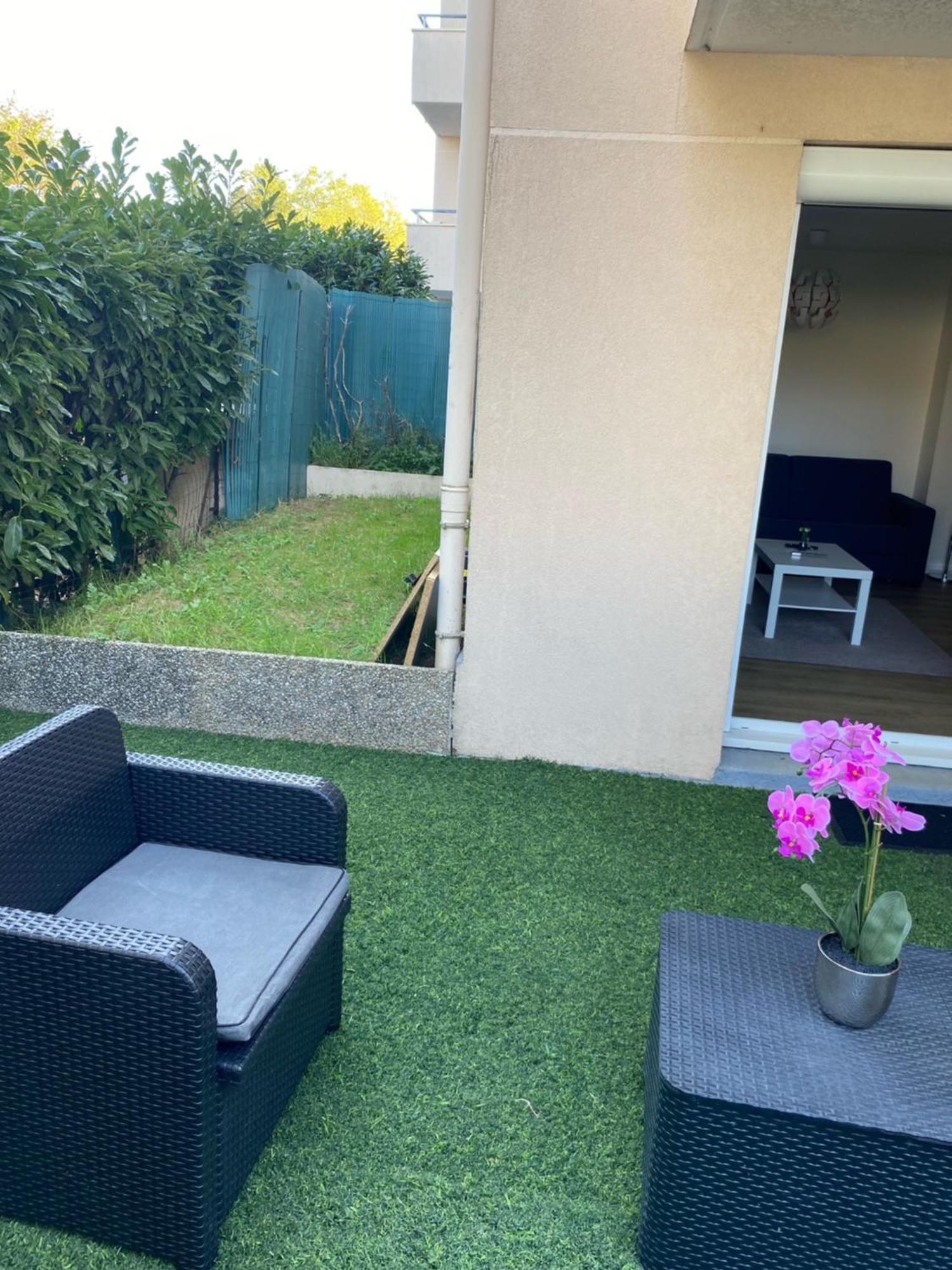 Logement Entier Chambre+Salon + Jardin & Terrasse Лез Улис Екстериор снимка