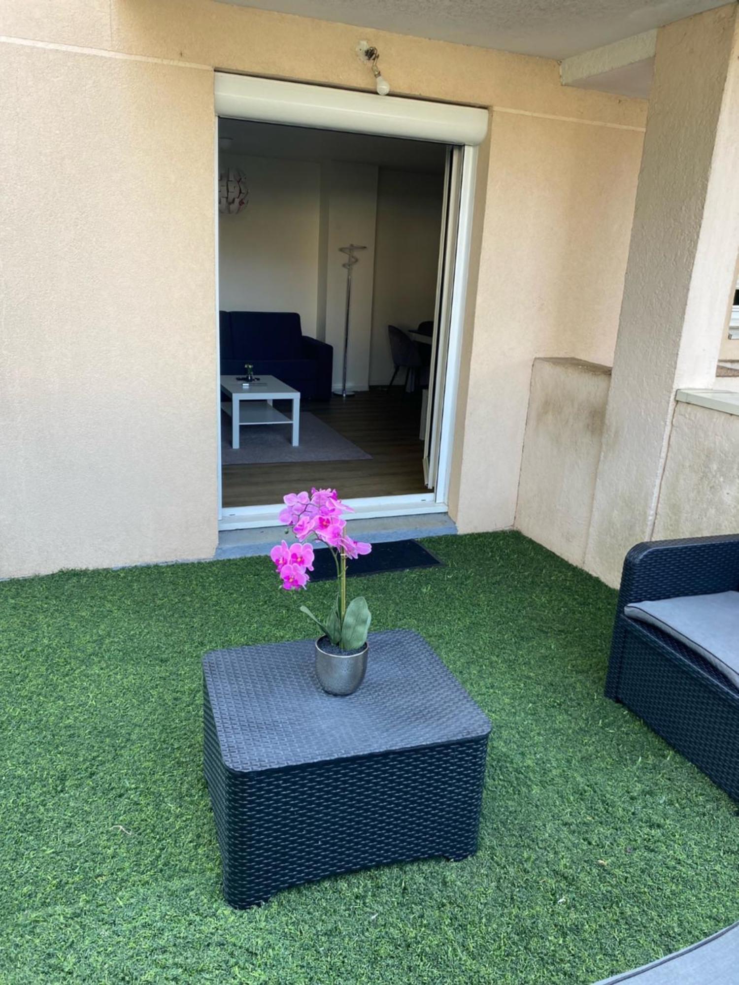 Logement Entier Chambre+Salon + Jardin & Terrasse Лез Улис Екстериор снимка